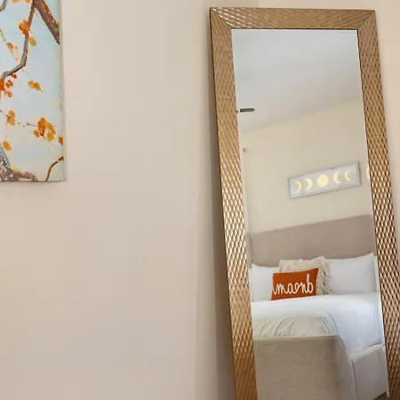 New! Special Intro Rate! Walkable, Fenced-in Yard Holiday home