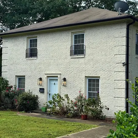 Holiday home New! Special Intro Rate! Walkable, Fenced-in Yard Charlotte