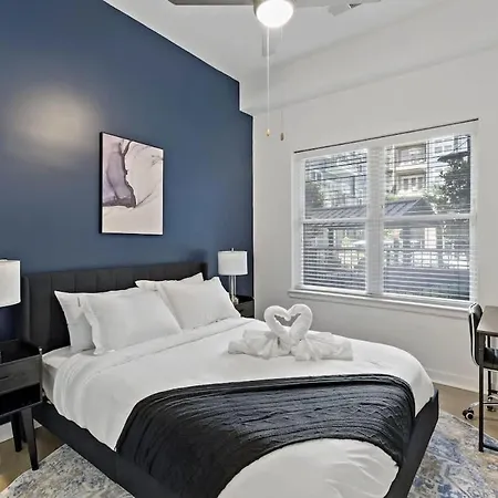 Spacious 2bd - 5 Min Dt, Gym, Parking, W-d - Sleep 12 * Charlotte