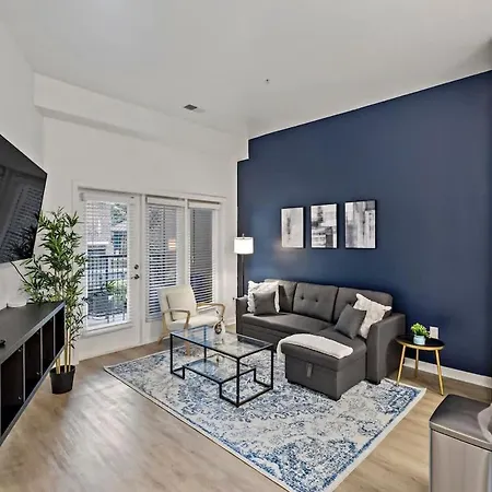 Spacious 2bd - 5 Min Dt, Gym, Parking, W-d - Sleep 12 Apartment