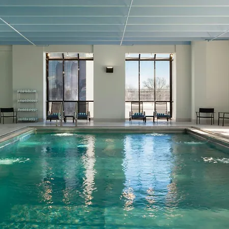 Le Meridien Hotel 4*
