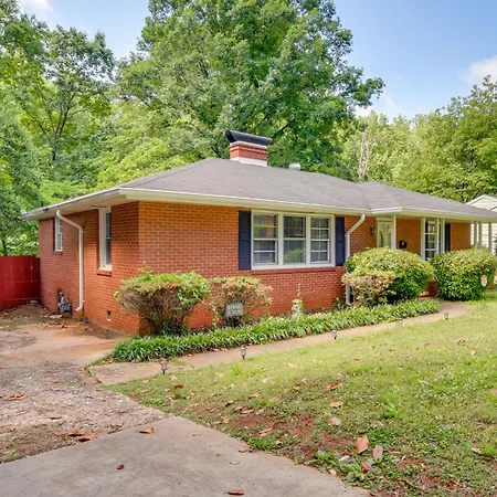 4 Mi To Downtown Charlotte Home With Yard *