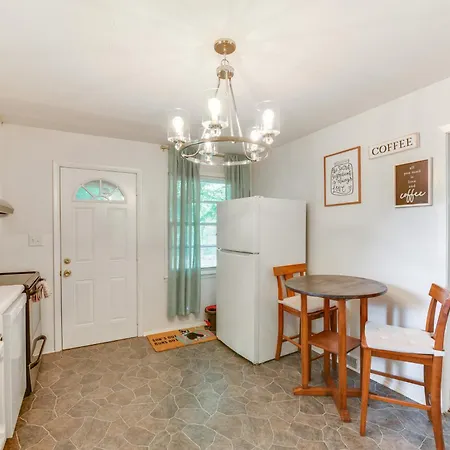 4 Mi To Downtown Charlotte Home With Yard Holiday home *