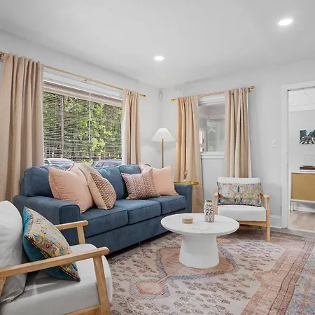 Backyard, Game Room, 15 Min To Downtown & Unc *