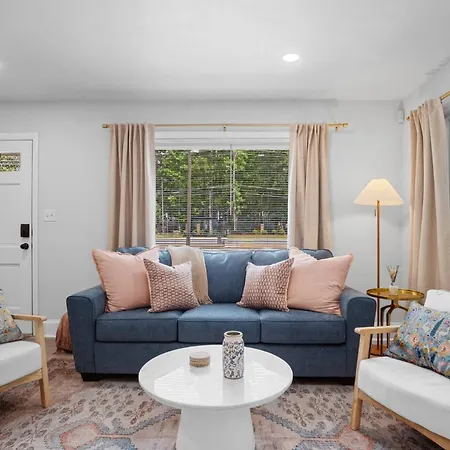 Backyard, Game Room, 15 Min To Downtown & Unc Holiday home Charlotte