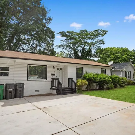 Backyard, Game Room, 15 Min To Downtown & Unc * Charlotte