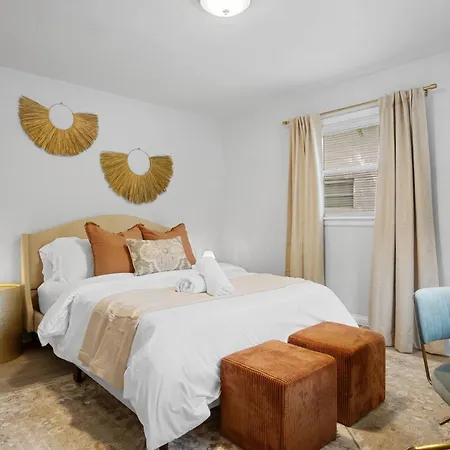 Backyard, Game Room, 15 Min To Downtown & Unc Holiday home *