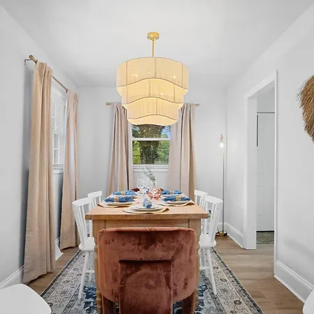 Holiday home Backyard, Game Room, 15 Min To Downtown & Unc *