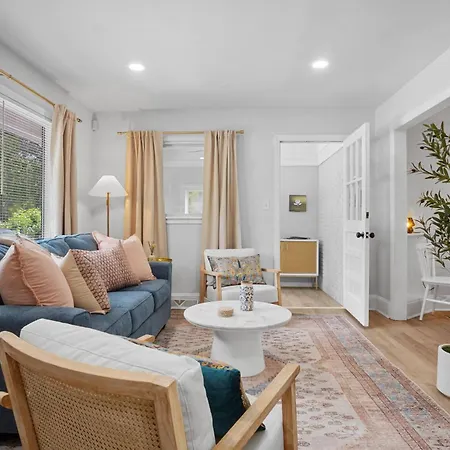 Backyard, Game Room, 15 Min To Downtown & Unc