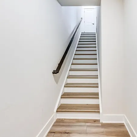 2 Mi To Uptown Charlotte: Townhome W/ Balconies! * Charlotte