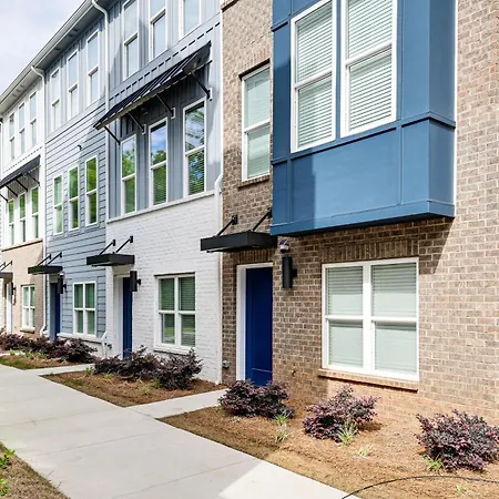 Holiday home 2 Mi To Uptown Charlotte: Townhome W/ Balconies! Charlotte