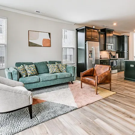 2 Mi To Uptown Charlotte: Townhome W/ Balconies! * Charlotte