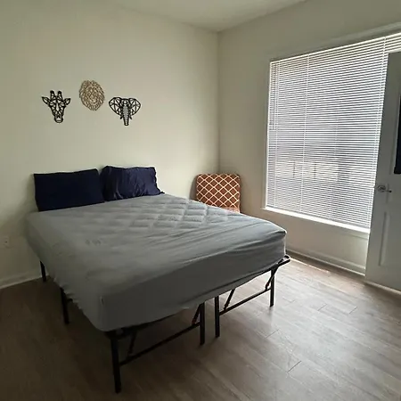 1br With Queen Bed And Recliner Couch Free Parking Apartment *