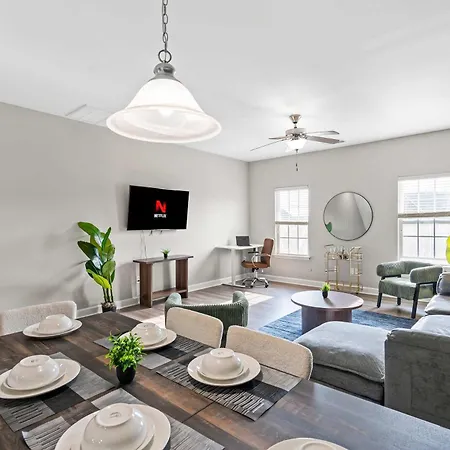 Upscale King 3br Townhouse In Pineville