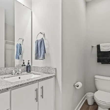 Upscale King 3br Townhouse In Pineville Holiday home *