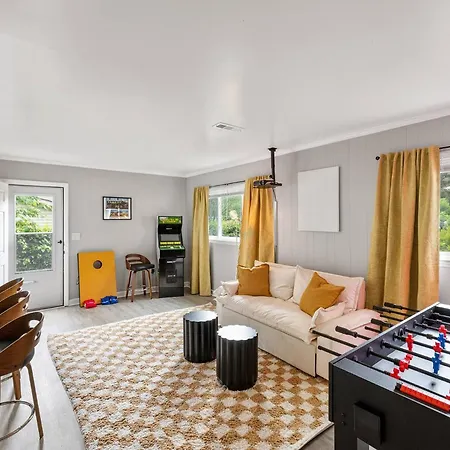 Holiday home Movie & Arcade Games & Foosball - Cozy 4bd *