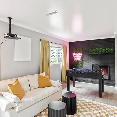 Movie & Arcade Games & Foosball - Cozy 4bd Holiday home *