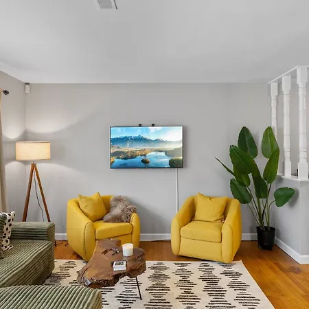 Holiday home Movie & Arcade Games & Foosball - Cozy 4bd Charlotte