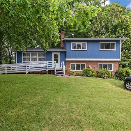 Movie & Arcade Games & Foosball - Cozy 4bd Holiday home Charlotte