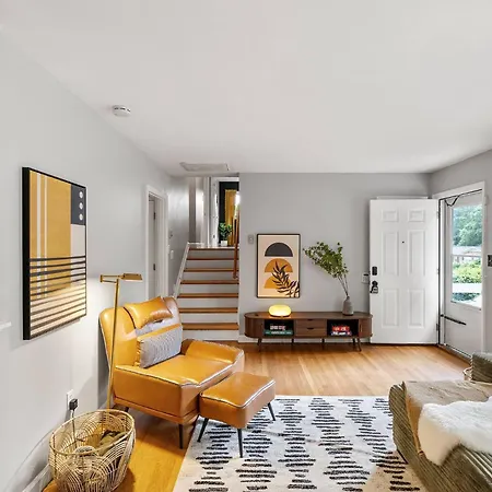 Movie & Arcade Games & Foosball - Cozy 4bd Charlotte