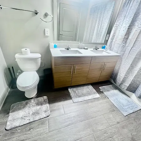 Uptown Modern 2br *
