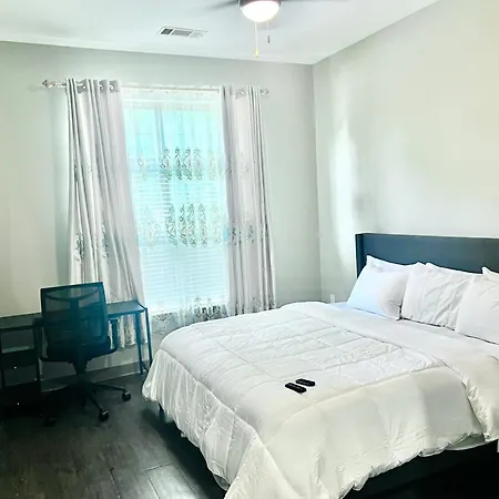 Uptown Modern 2br *