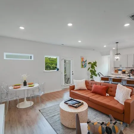New Build - 3 Private Baths - Close To Uptown