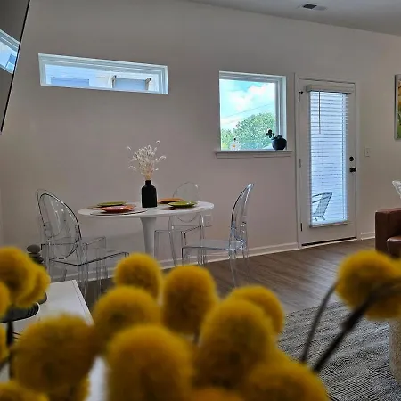 New Build - 3 Private Baths - Close To Uptown