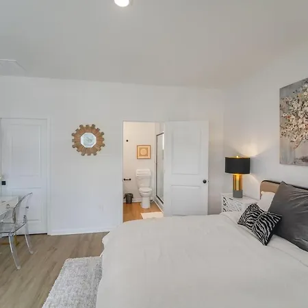 New Build - 3 Private Baths - Close To Uptown Holiday home *