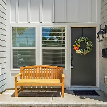 New Build - 3 Private Baths - Close To Uptown Holiday home *