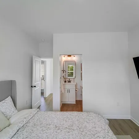 Holiday home New Build - 3 Private Baths - Close To Uptown Charlotte