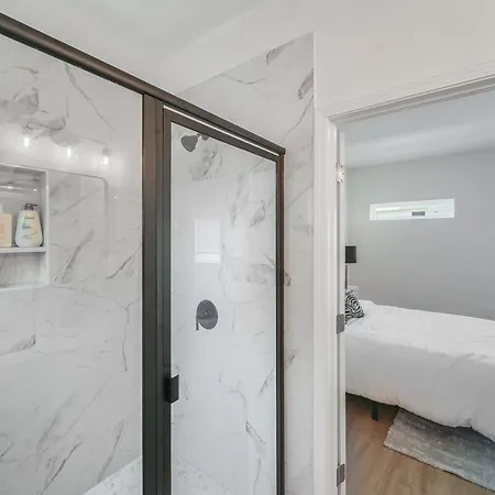 New Build - 3 Private Baths - Close To Uptown Holiday home Charlotte