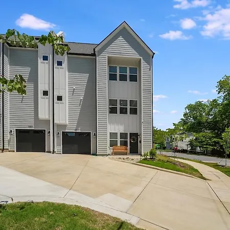 New Build - 3 Private Baths - Close To Uptown *