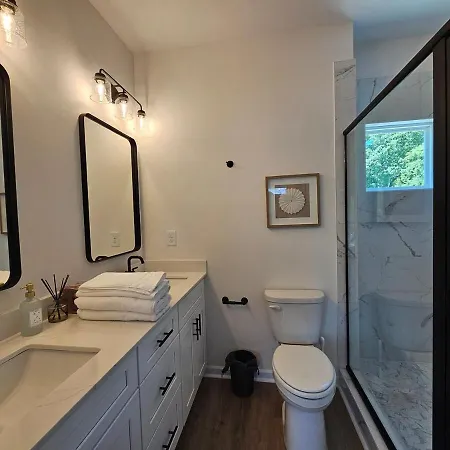 Holiday home New Build - 3 Private Baths - Close To Uptown Charlotte