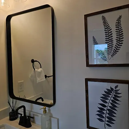 New Build - 3 Private Baths - Close To Uptown Holiday home *