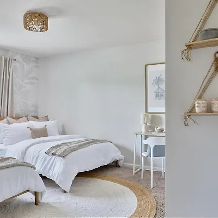 Palm House Luxury Retreat For Families And Corporate