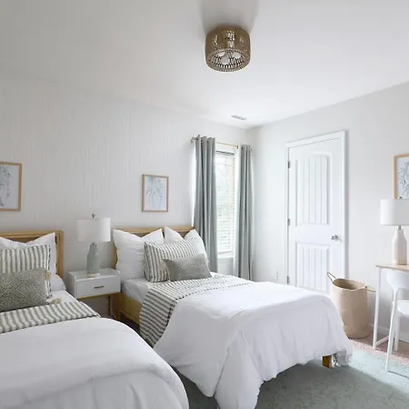 Palm House Luxury Retreat For Families And Corporate Charlotte