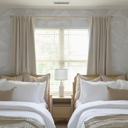 Palm House Luxury Retreat For Families And Corporate