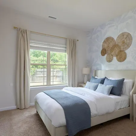Holiday home Palm House Luxury Retreat For Families And Corporate
