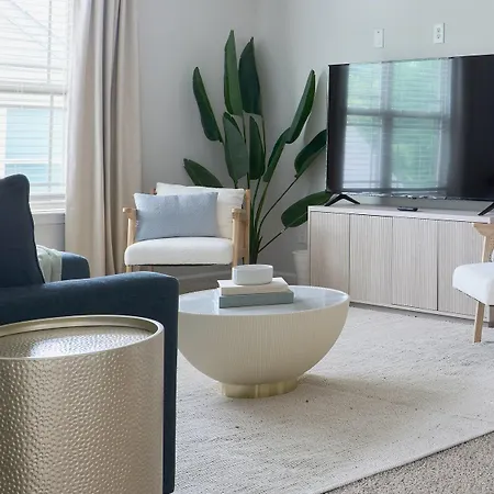 Palm House Luxury Retreat For Families And Corporate Holiday home Charlotte