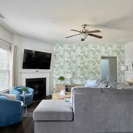 Palm House Luxury Retreat For Families And Corporate Charlotte