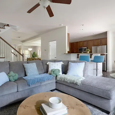 Palm House Luxury Retreat For Families And Corporate Charlotte