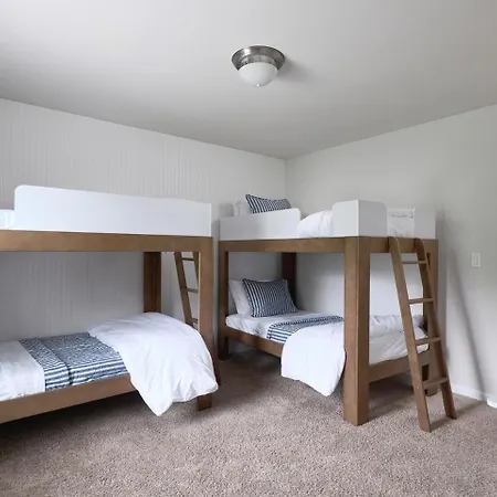 Palm House Luxury Retreat For Families And Corporate Holiday home