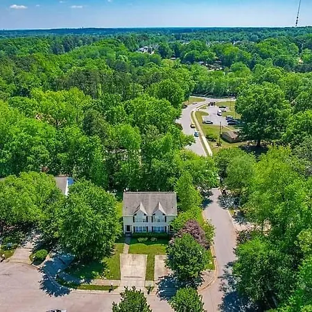 Modern Two Br Townhome, Workspace, Free Parking And Wi-fi Apartment *