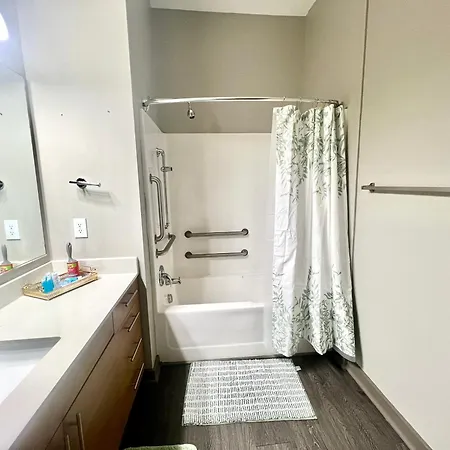 Apartment Uptown Modern 2br *