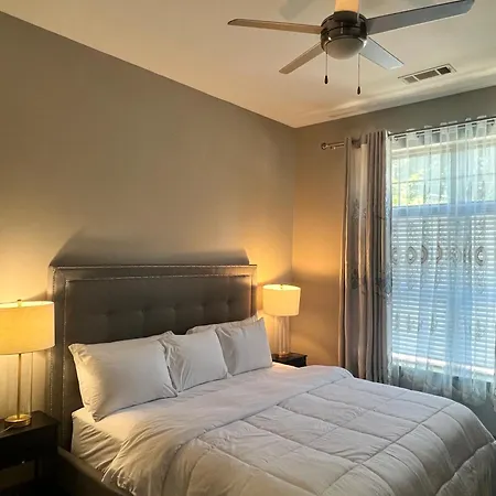 Apartment Uptown Modern 2br