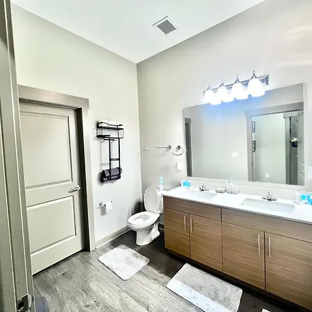 Uptown Modern 2br Apartment