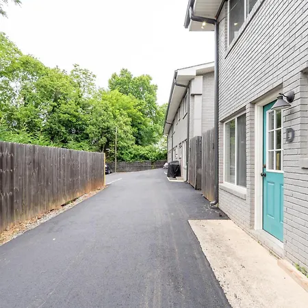 Modern 2br Big Feel | Pets+, Parking+ Apartment Charlotte