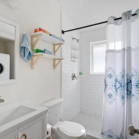 Modern 2br Big Feel | Pets+, Parking+