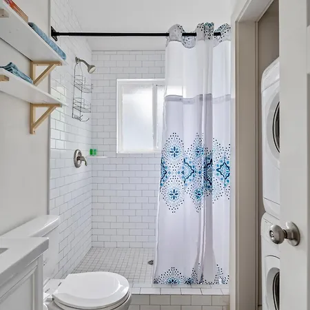 Modern 2br Big Feel | Pets+, Parking+ Apartment Charlotte